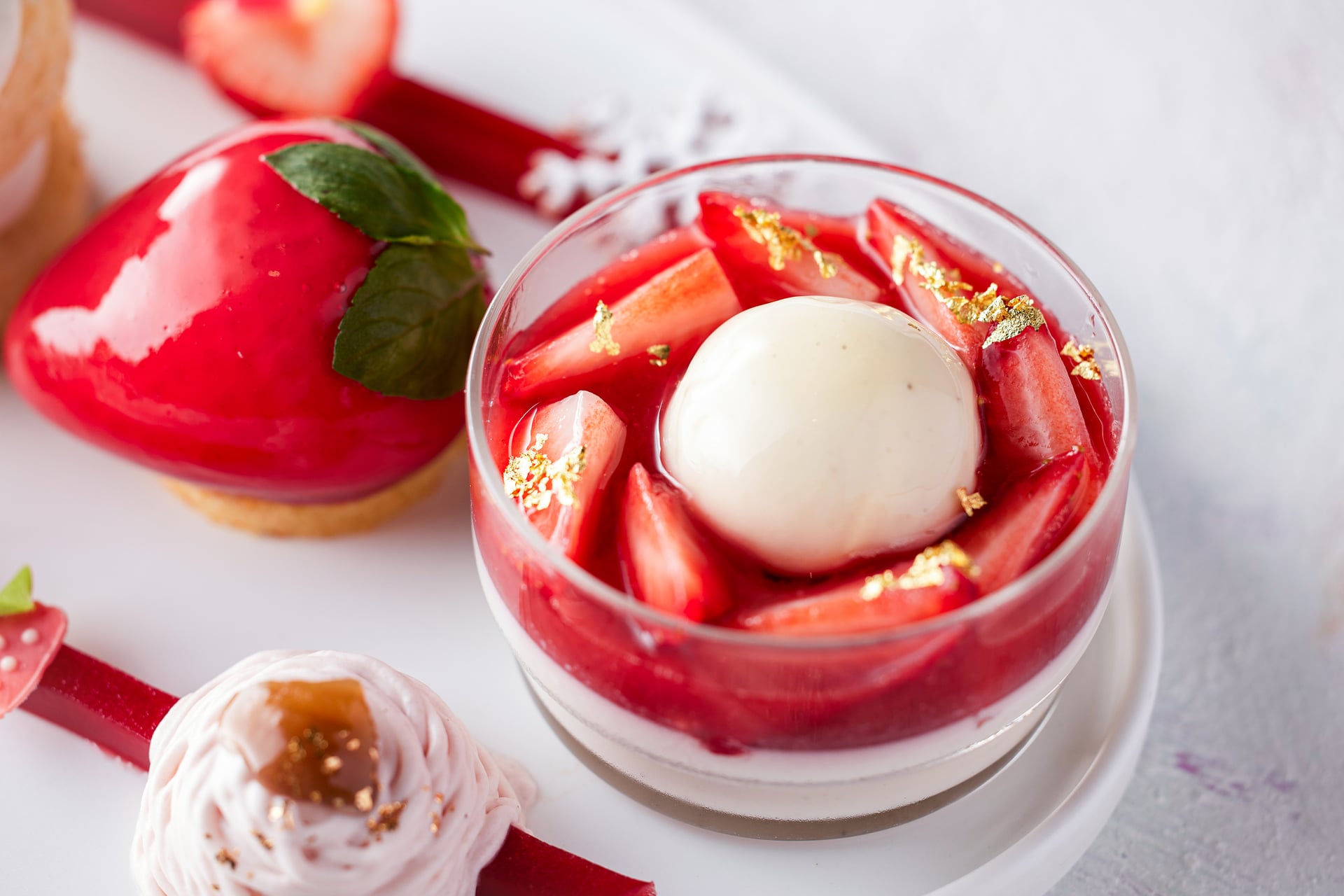 埼玉県産のブランド苺「あまりん」を贅沢に使用した冬らしい苺の