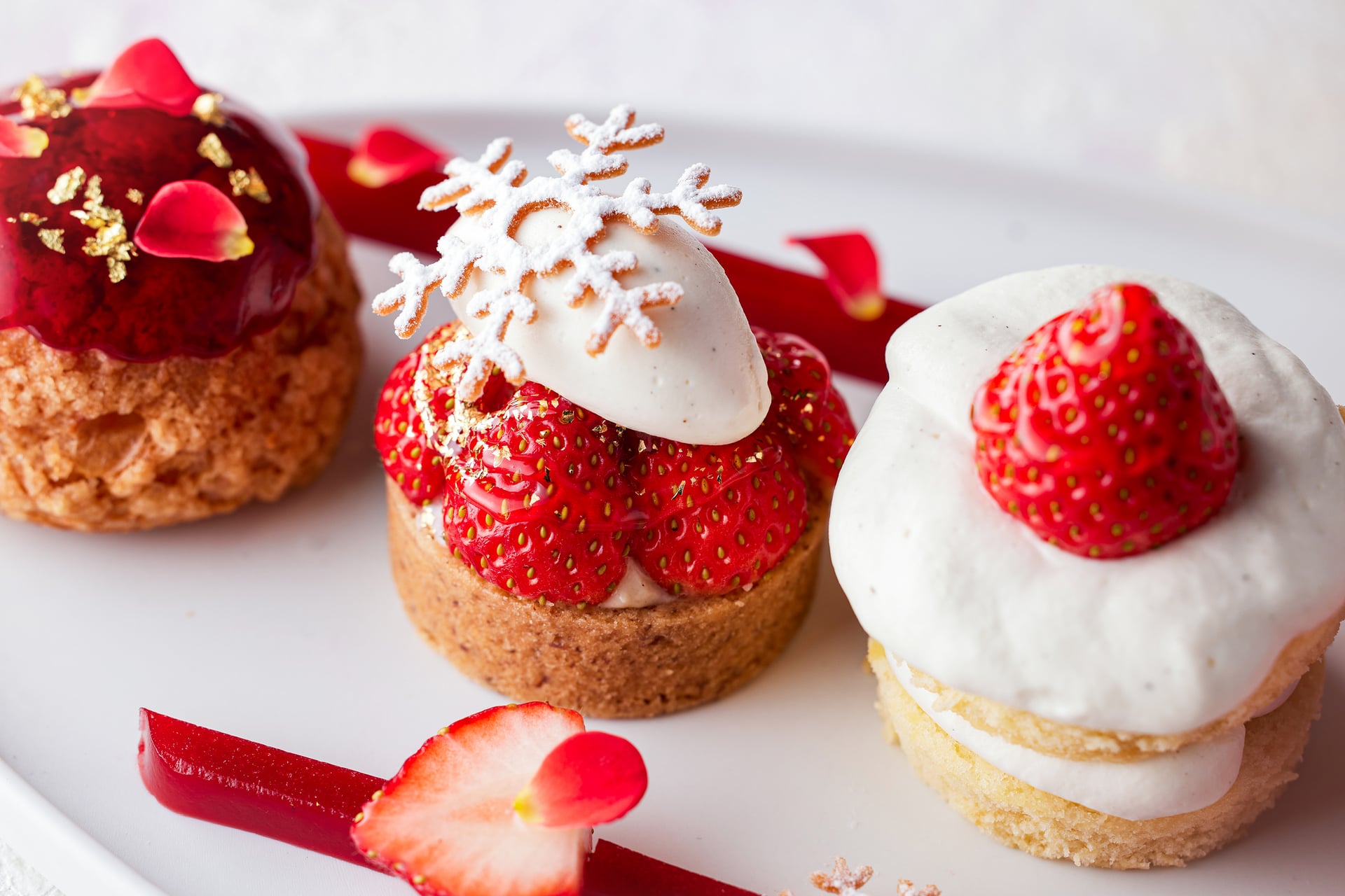 埼玉県産のブランド苺「あまりん」を贅沢に使用した冬らしい苺の