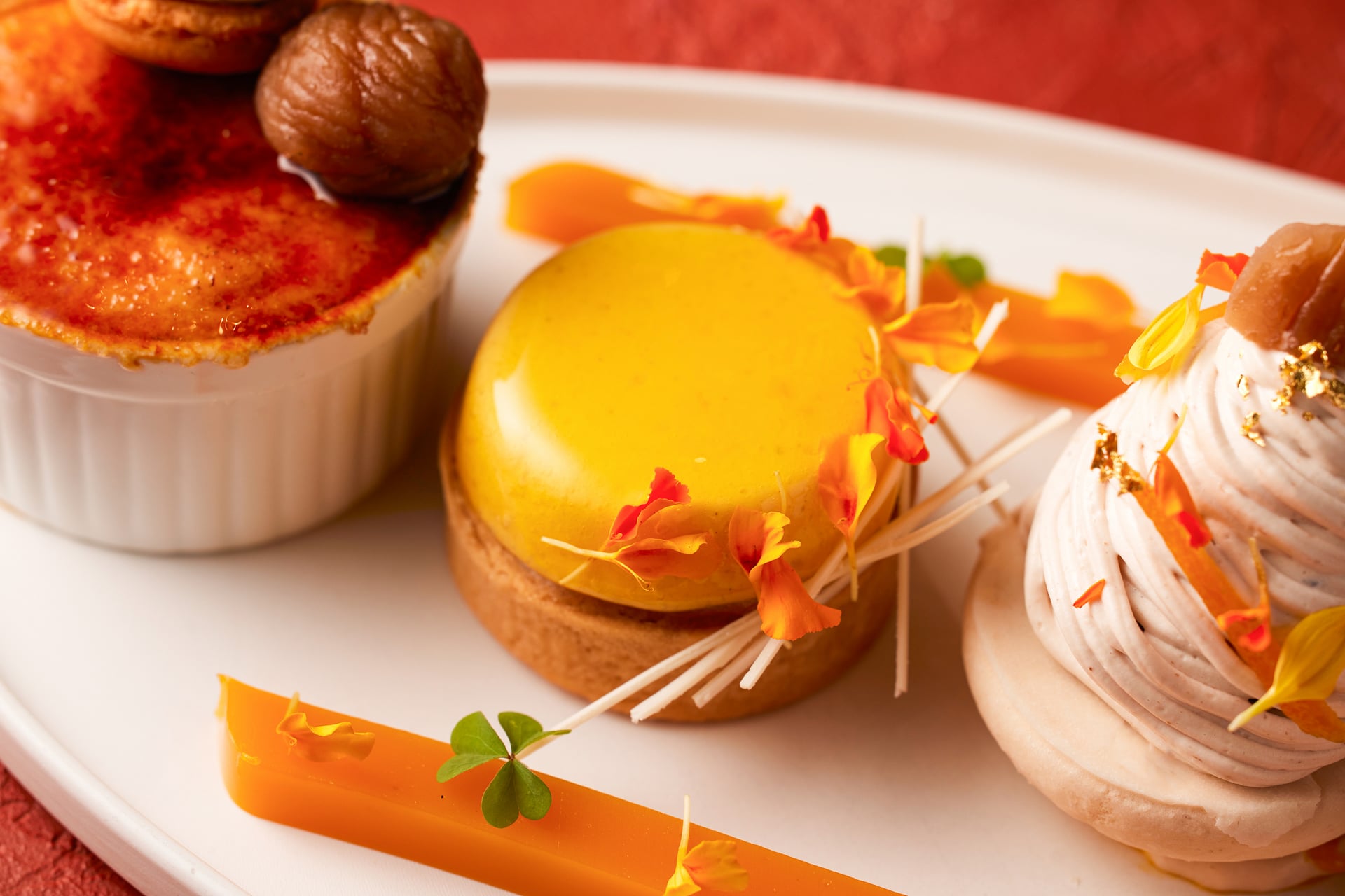 オレンジカラーで統一し、動物性食材を一切使用しないヴィーガン